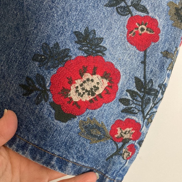 Vintage Jean Skirt Womens 1X Blue Denim Red Embroidered Floral Coastal Cowgirl - Picture 9 of 13